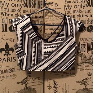 3/$10 SALE🌈geometrical crop top